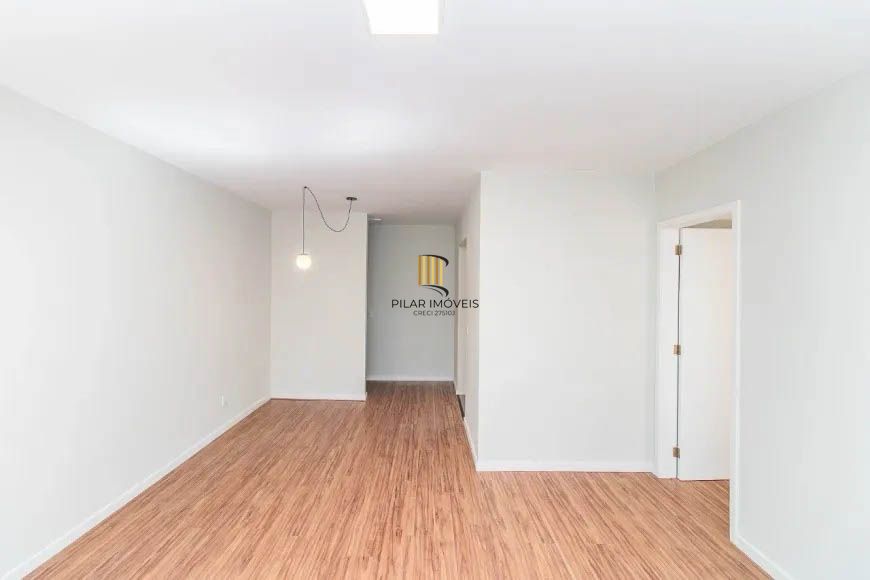Apartamento Reformado com 2 Dormitórios e 1 Vaga Coberta - Mont Serrat
