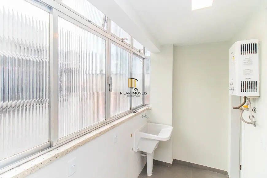 Apartamento Reformado com 2 Dormitórios e 1 Vaga Coberta - Mont Serrat