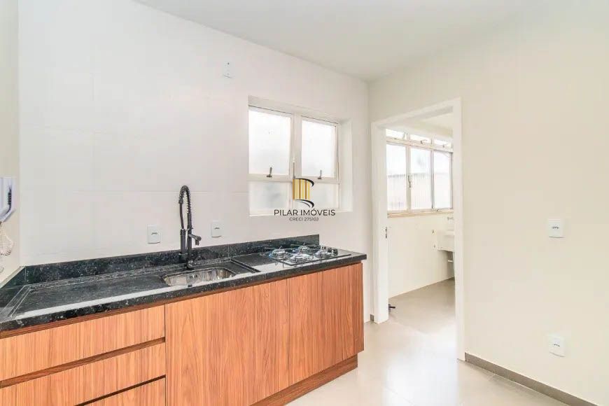 Apartamento Reformado com 2 Dormitórios e 1 Vaga Coberta - Mont Serrat