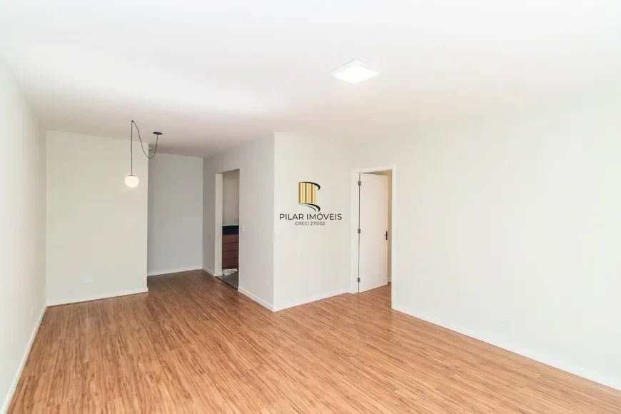 Apartamento Reformado com 2 Dormitórios e 1 Vaga Coberta - Mont Serrat