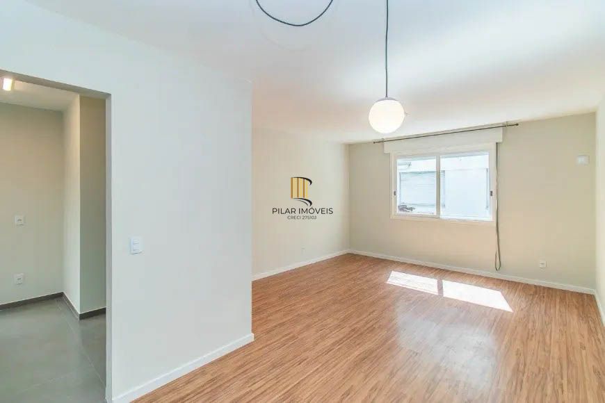 Apartamento Reformado com 2 Dormitórios e 1 Vaga Coberta - Mont Serrat - Pilar Imóveis
