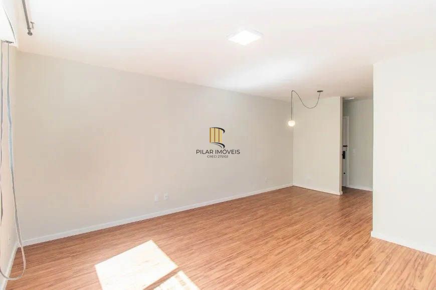 Apartamento Reformado com 2 Dormitórios e 1 Vaga Coberta - Mont Serrat