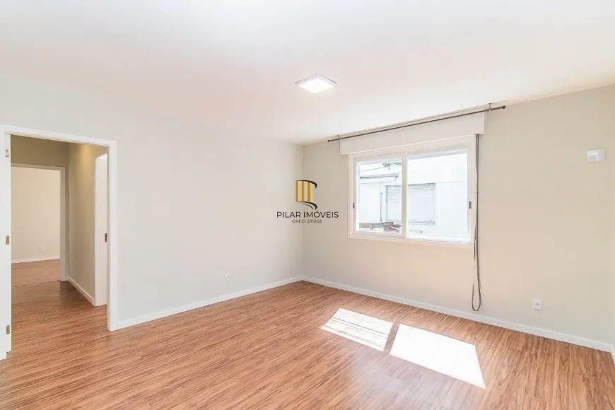 Apartamento Reformado com 2 Dormitórios e 1 Vaga Coberta - Mont Serrat