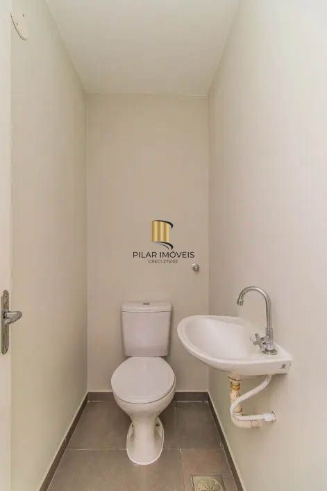 Apartamento Reformado com 2 Dormitórios e 1 Vaga Coberta - Mont Serrat