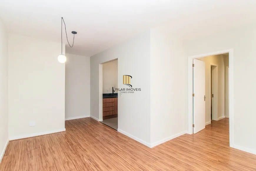 Apartamento Reformado com 2 Dormitórios e 1 Vaga Coberta - Mont Serrat