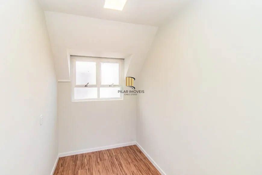 Apartamento Reformado com 2 Dormitórios e 1 Vaga Coberta - Mont Serrat