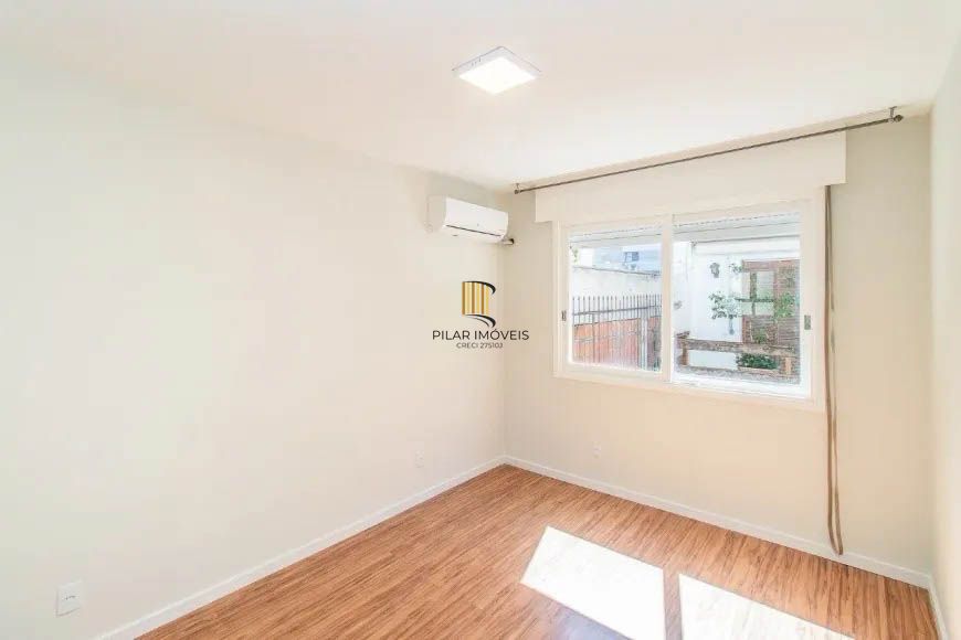 Apartamento Reformado com 2 Dormitórios e 1 Vaga Coberta - Mont Serrat