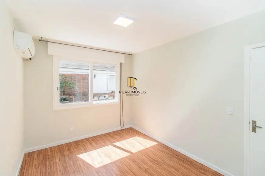 Apartamento Reformado com 2 Dormitórios e 1 Vaga Coberta - Mont Serrat