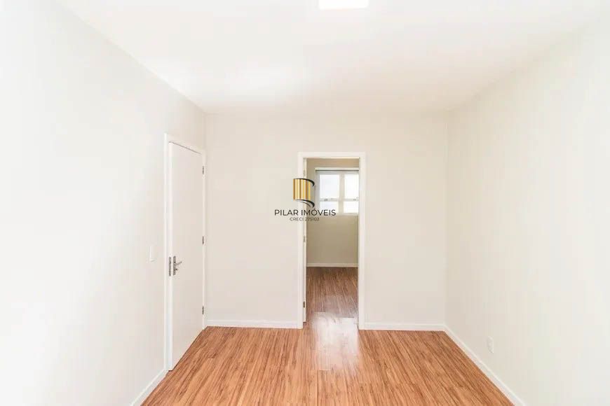 Apartamento Reformado com 2 Dormitórios e 1 Vaga Coberta - Mont Serrat