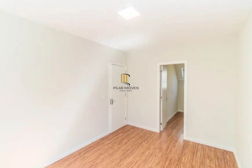 Apartamento Reformado com 2 Dormitórios e 1 Vaga Coberta - Mont Serrat