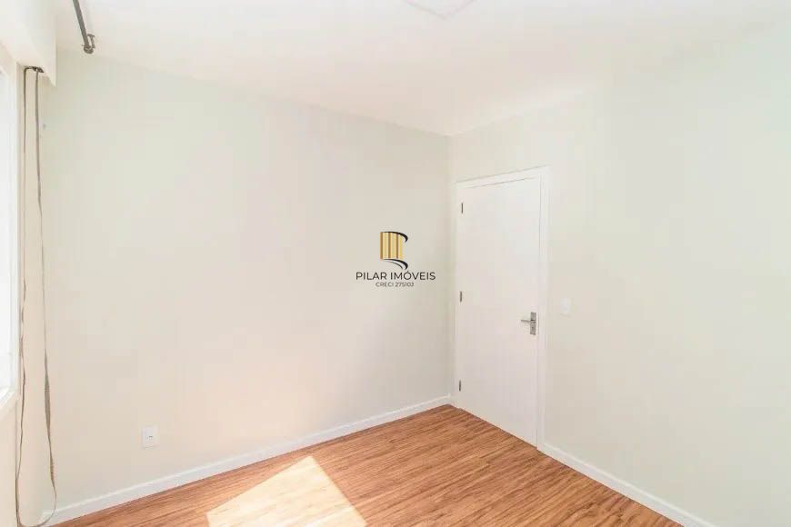 Apartamento Reformado com 2 Dormitórios e 1 Vaga Coberta - Mont Serrat