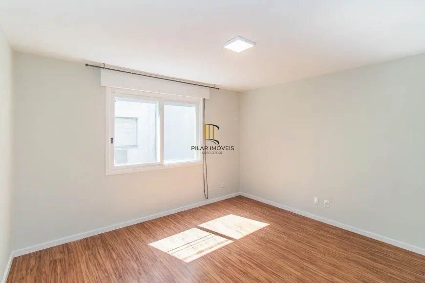 Apartamento Reformado com 2 Dormitórios e 1 Vaga Coberta - Mont Serrat
