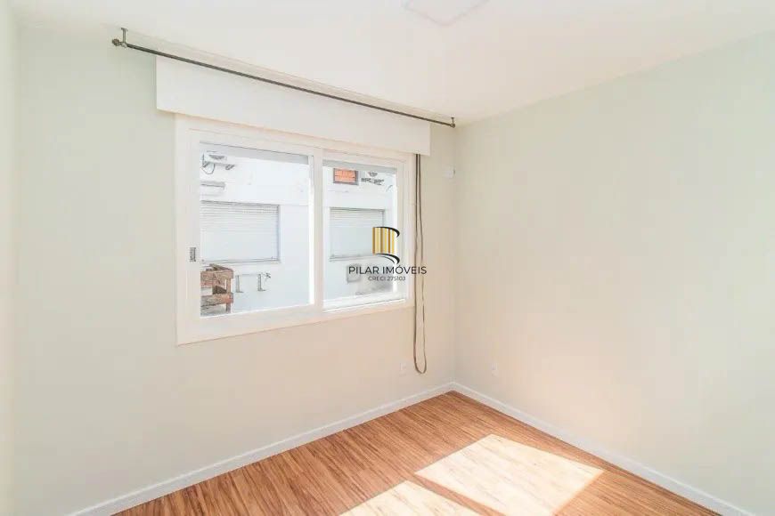 Apartamento Reformado com 2 Dormitórios e 1 Vaga Coberta - Mont Serrat