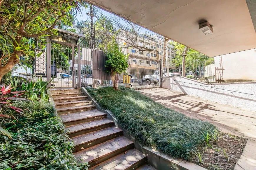 Apartamento Reformado com 2 Dormitórios e 1 Vaga Coberta - Mont Serrat