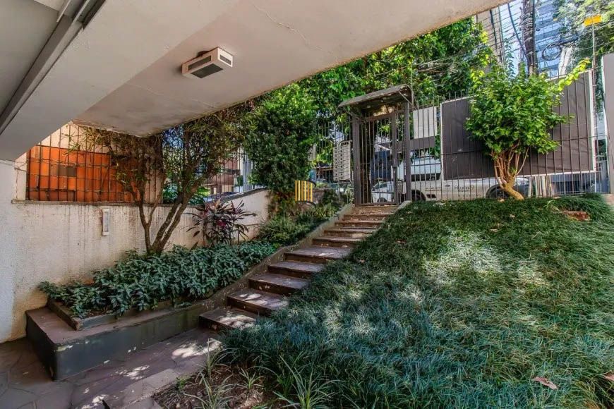 Apartamento Reformado com 2 Dormitórios e 1 Vaga Coberta - Mont Serrat
