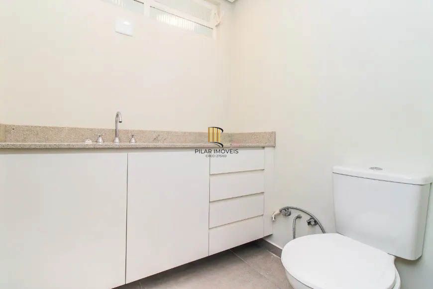 Apartamento Reformado com 2 Dormitórios e 1 Vaga Coberta - Mont Serrat