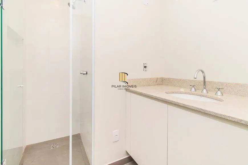 Apartamento Reformado com 2 Dormitórios e 1 Vaga Coberta - Mont Serrat