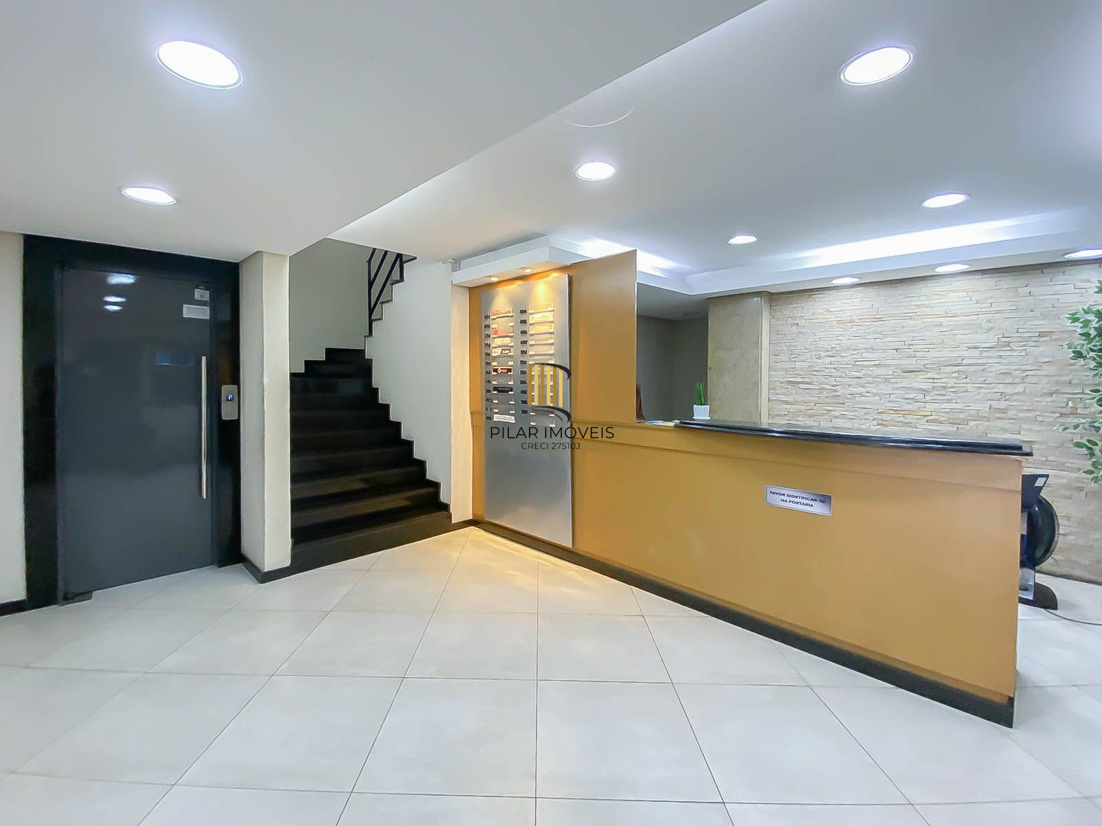 Sala Comercial à Venda na Av. Benjamin Constant – Andar Alto e Portaria