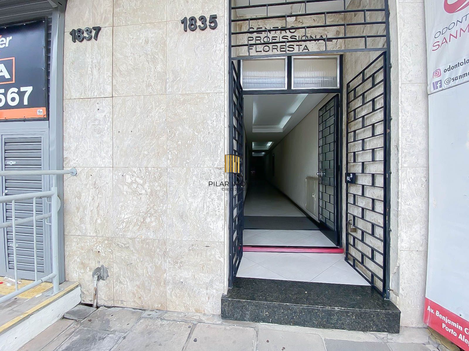 Sala Comercial à Venda na Av. Benjamin Constant – Andar Alto e Portaria