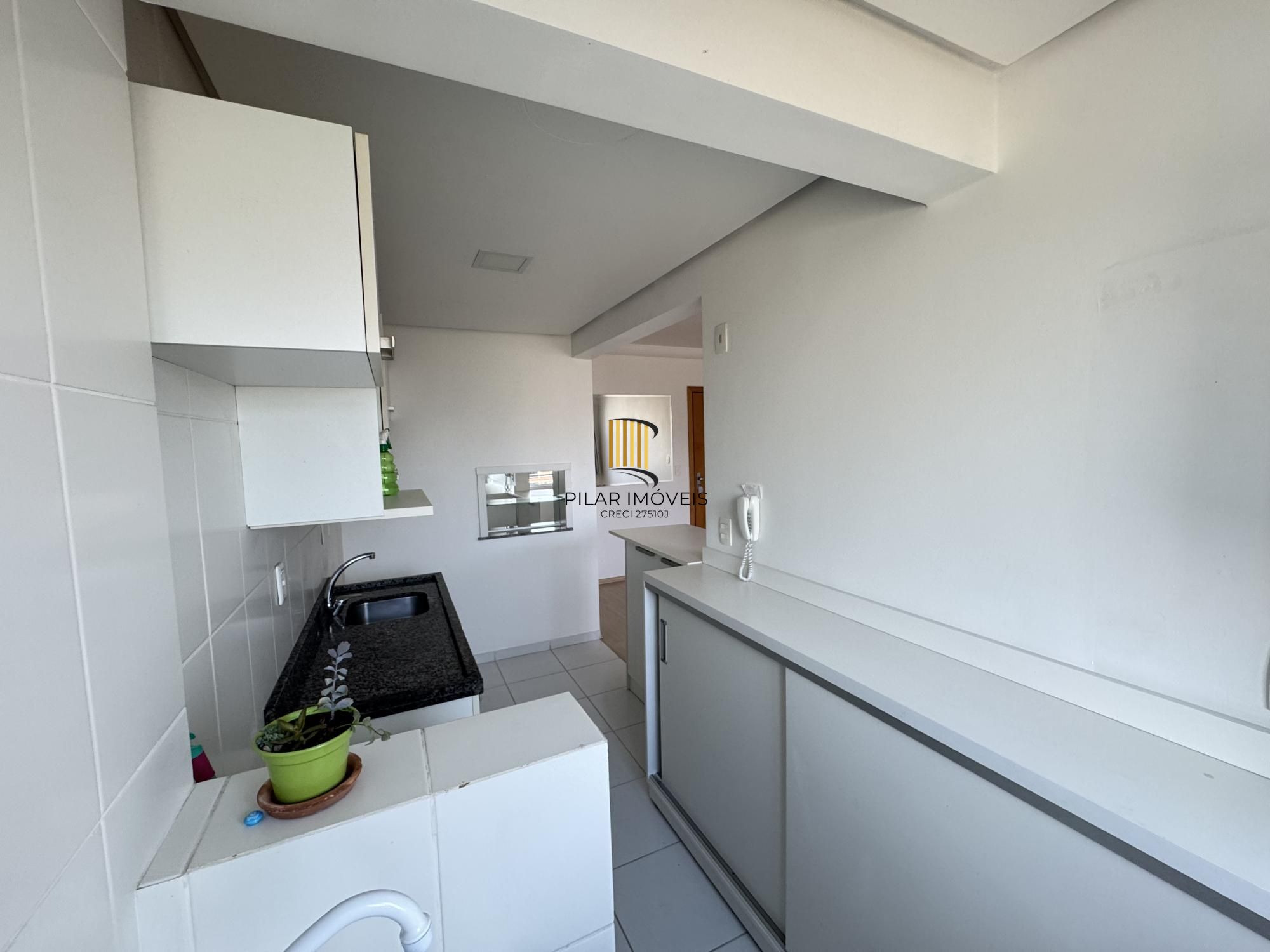 Apartamento em andar alto, posição solar norte/nascente, com excelente iluminação e ventilação natural.