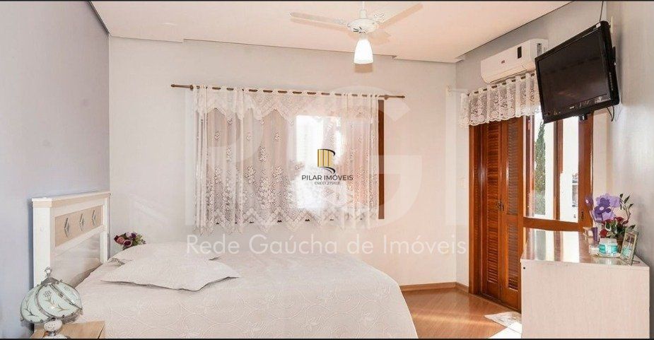 Casa para Venda - 287m², 4 dormitórios, sendo 1 suites, 4 vagas - Partenon