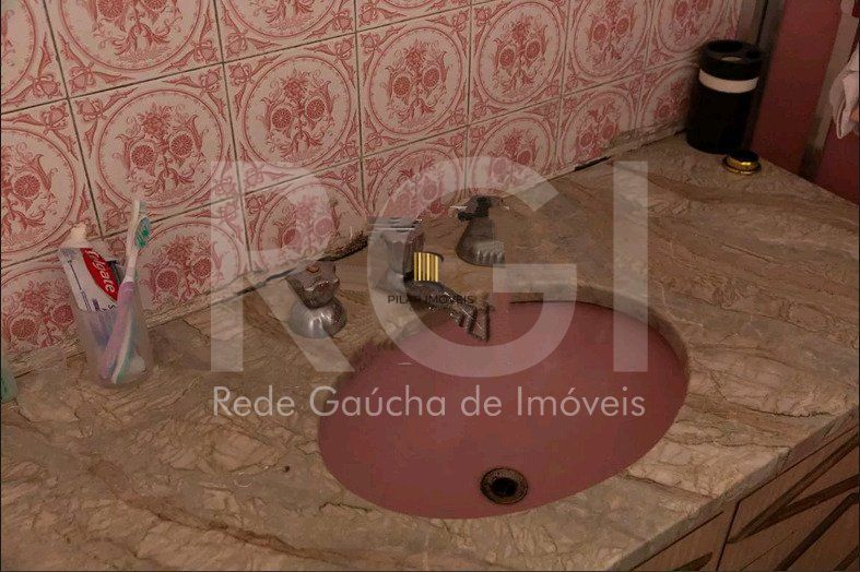 Casa para Venda - 210m², 4 quartos, sendo 1 suites, 4 vagas - Petrópolis