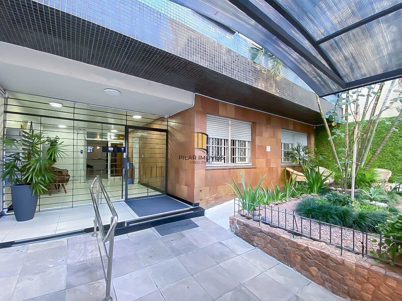 Apartamento amplo de 3 dormitórios, ensolarado, com portaria 24h próximo à UFRGS