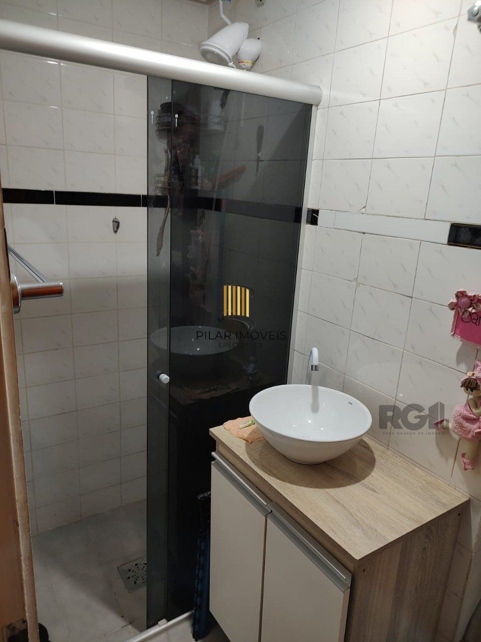 Ótimo apartamento 2 dormitórios de fundos, com garagem, bairro Cavalhada-Porto A