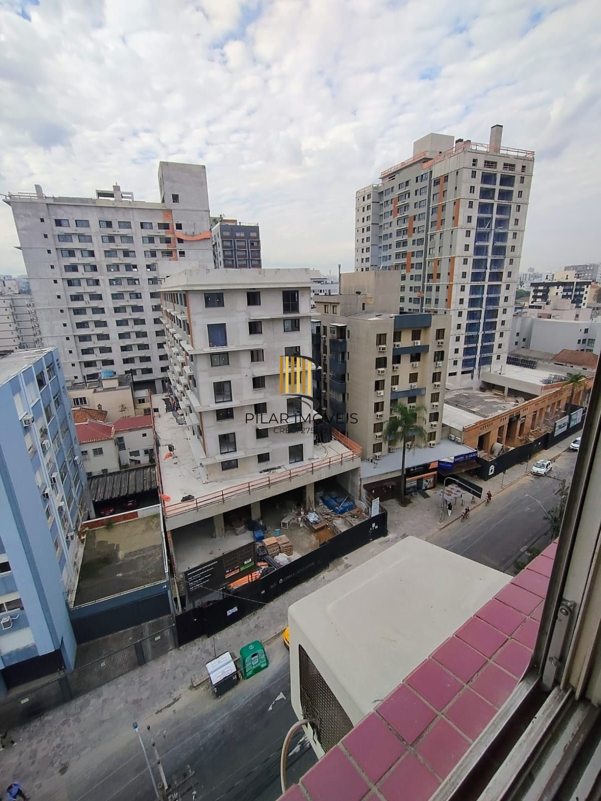 Apartamento 2 quartos, sacada com churrasqueira e  garagem no bairro Cidade Baix