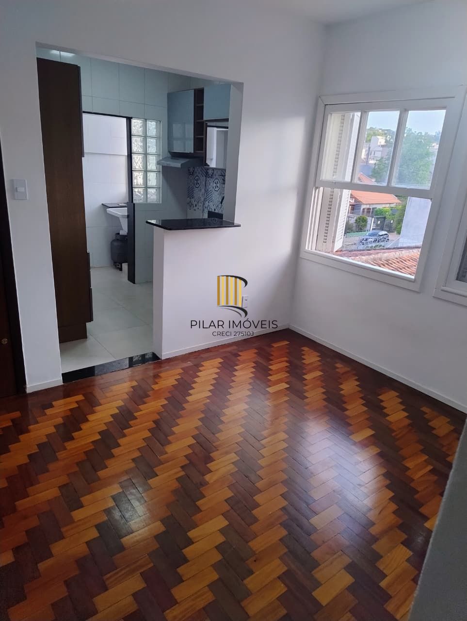 #Vende apartamento  desocupado com 2 quartos no Menino Deus#