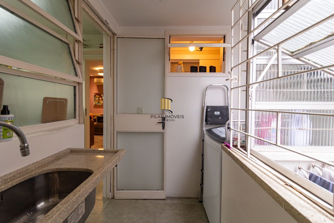 Apartamento 2 Dorm (1 Suíte) com 2 Banheiros, Vaga e Varanda – 87m² na Floresta