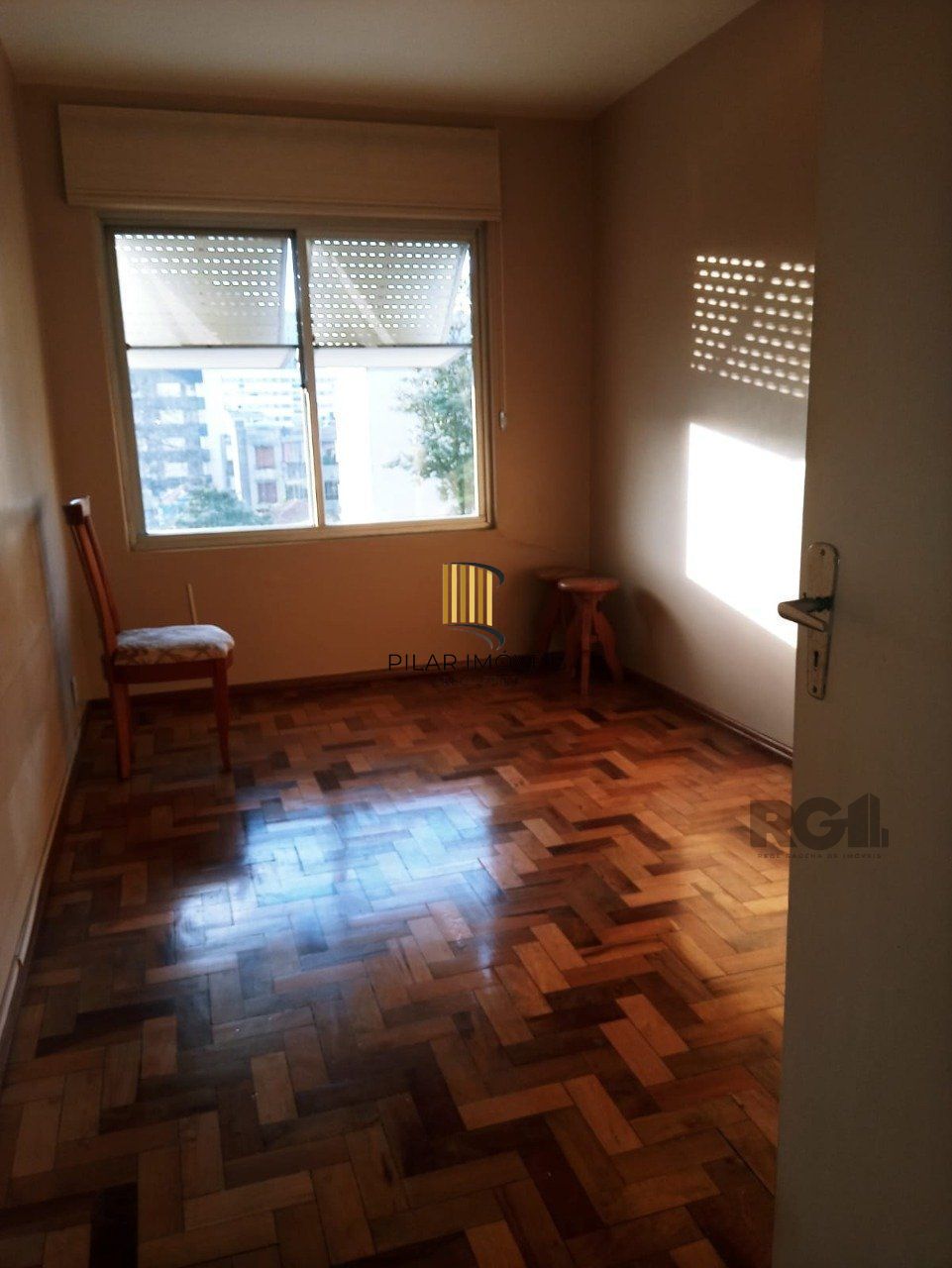 Apartamento 2 quartos, 2 banheiros e garagem na Cidade Baixa.