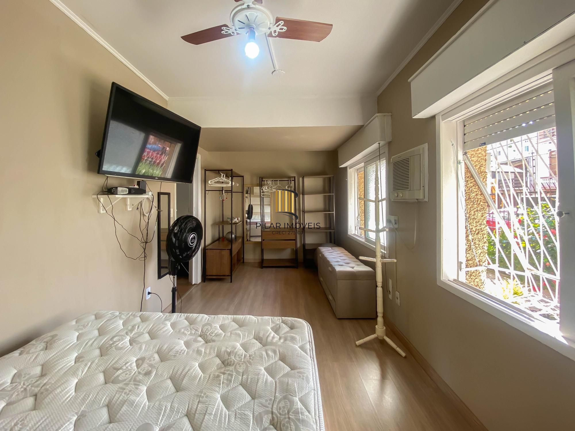 Apartamento térreo com pátio privativo e 1 dormitório no Menino Deus