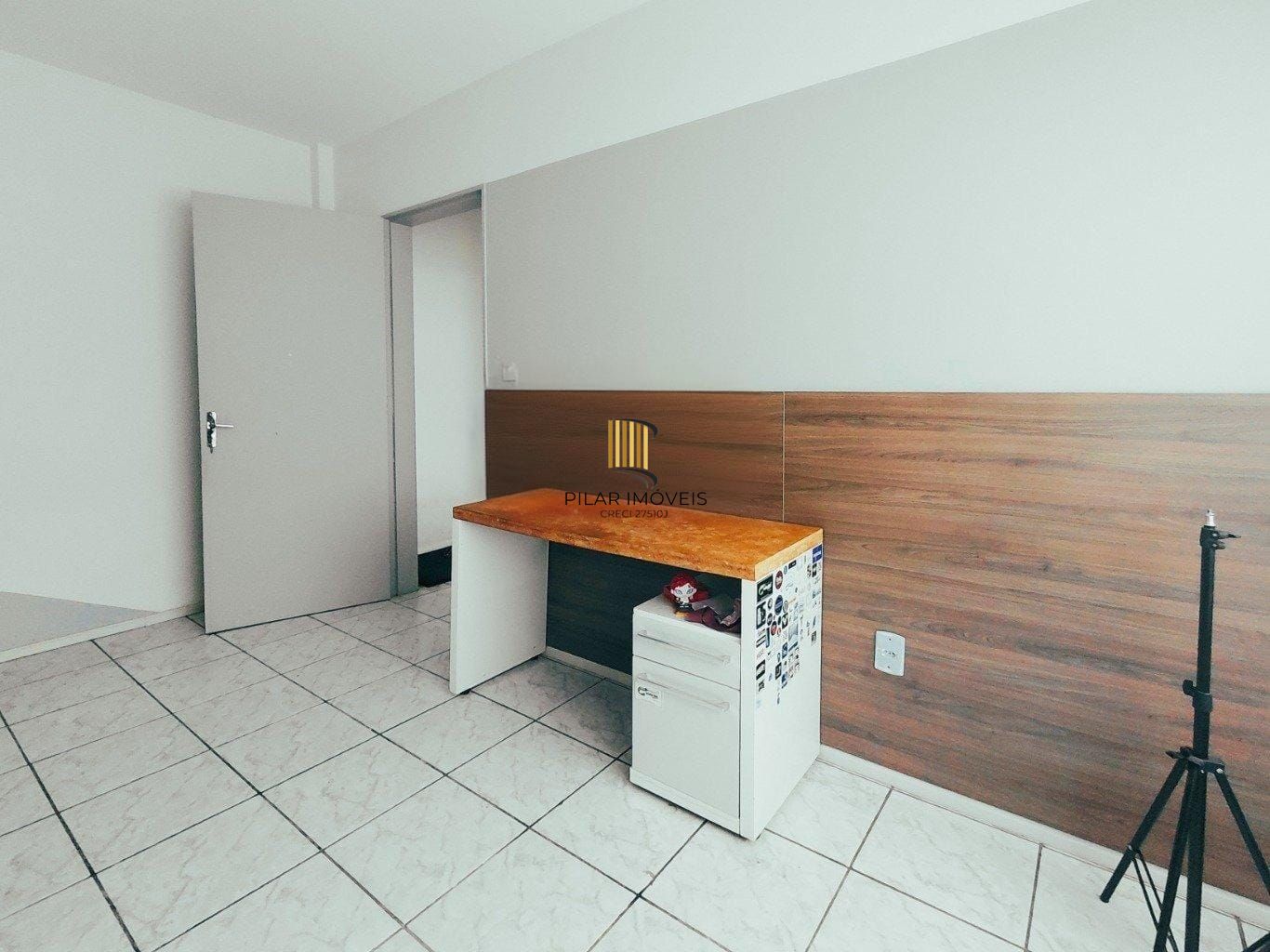Apartamento 2 Dormitórios na Curupaiti com Vaga de Garagem – Completo e Bem Localizado