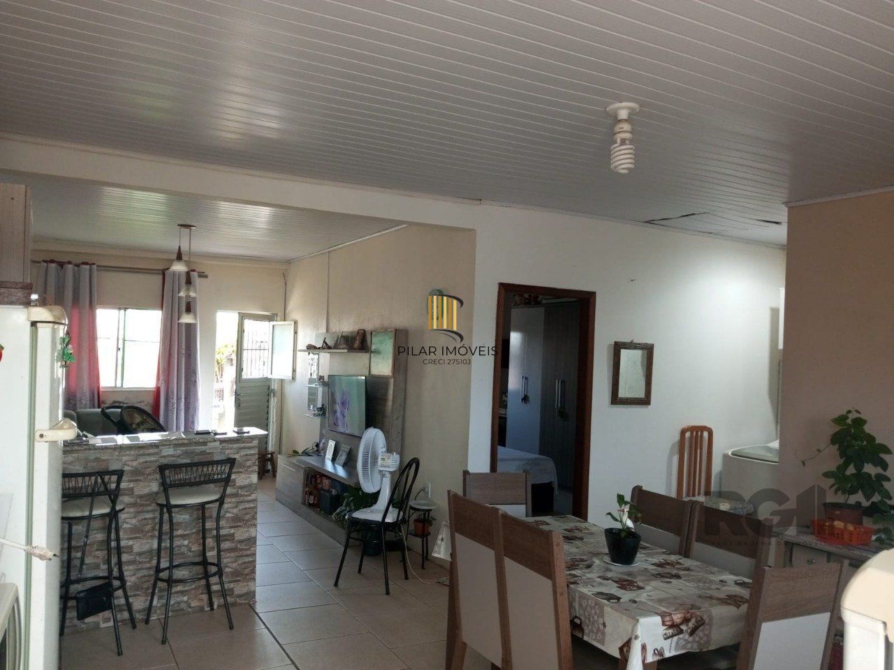 Casa de 1 dormitório, com uma garagem, bairro Rubem Berta- Porto Alegre