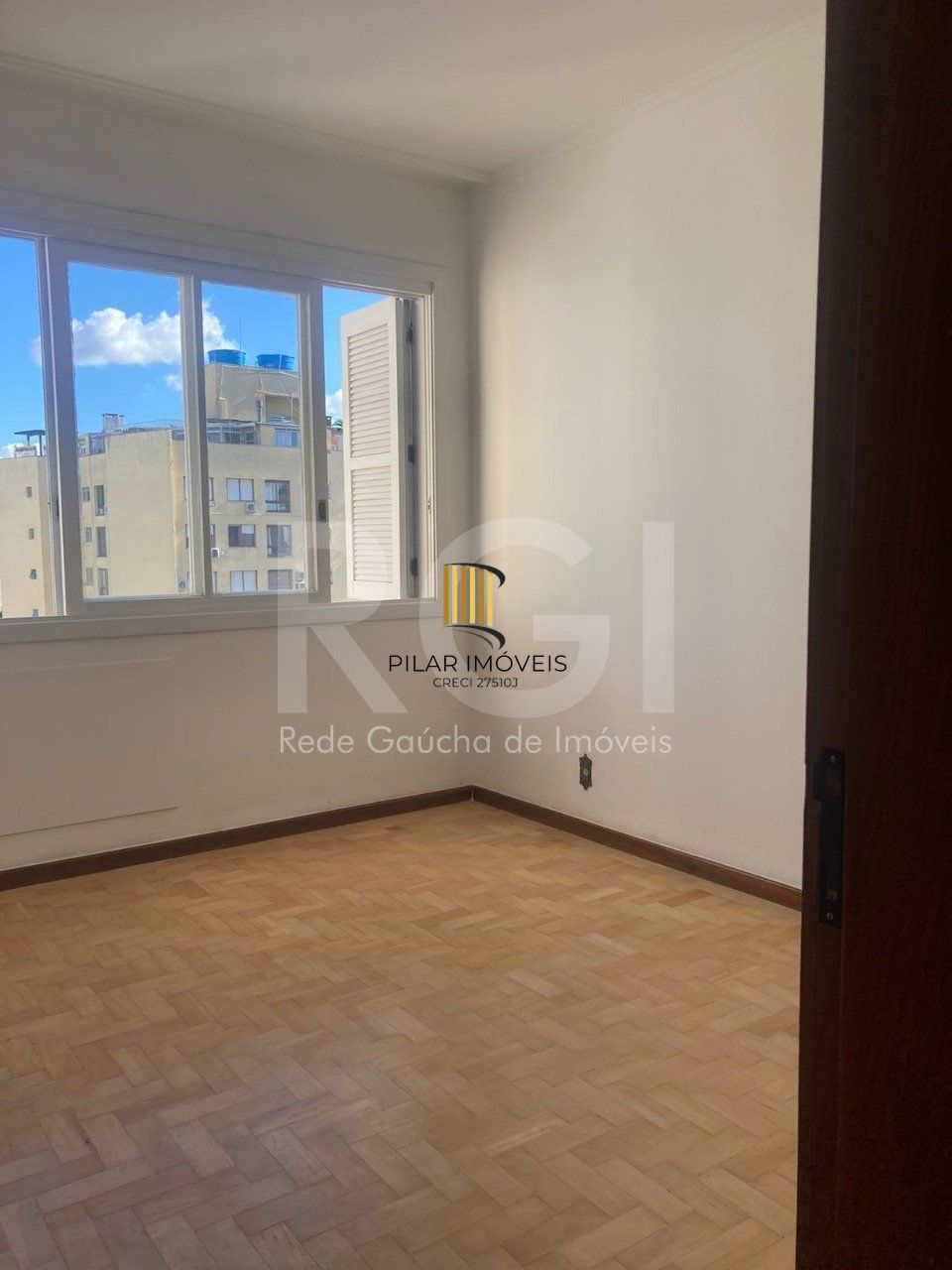 Ampla apartamento 3 dormitorios,living 2 ambientes na Cidade Baixa, com 2 garage