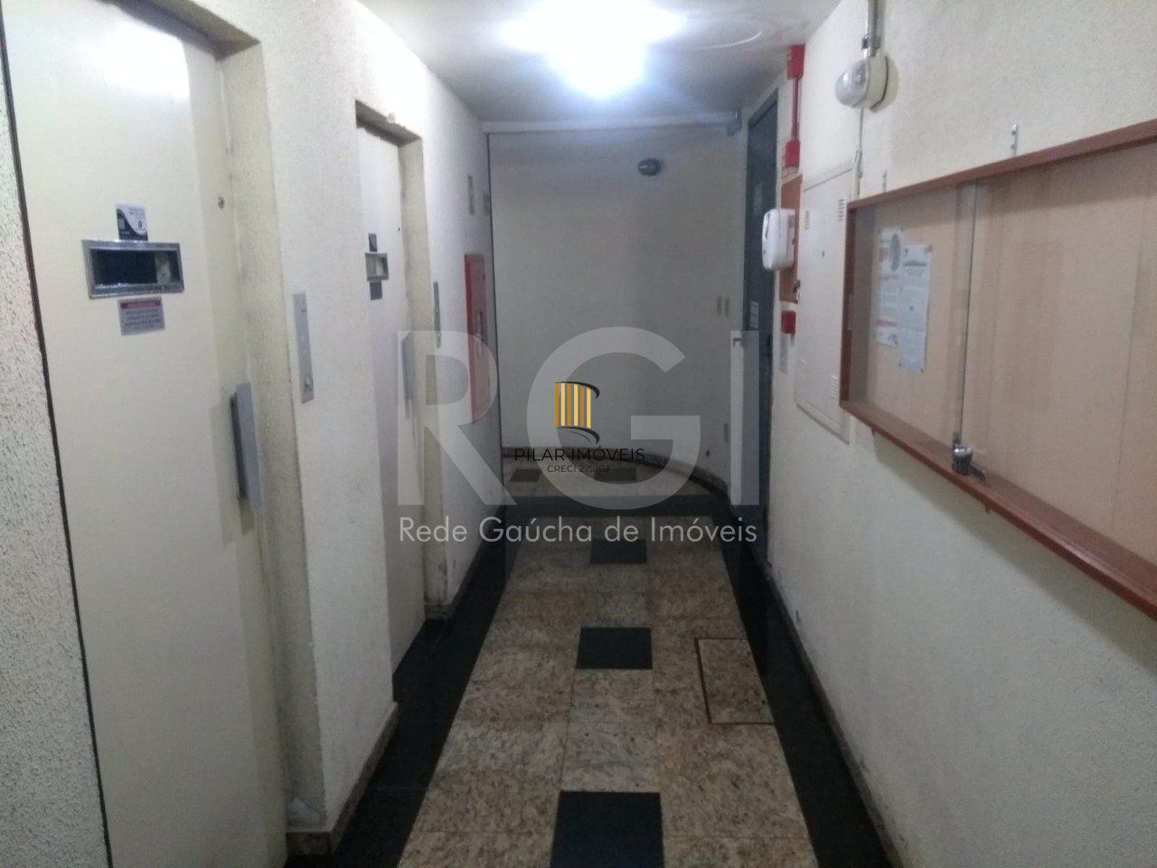 Apartamento JK  em andar alto no coração da Cidade Baixa