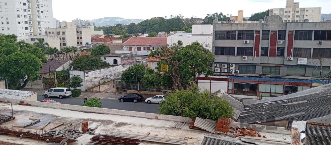 Apartamento de 02 dormitórios, de frente com elevador bairro Partenon- Porto Ale