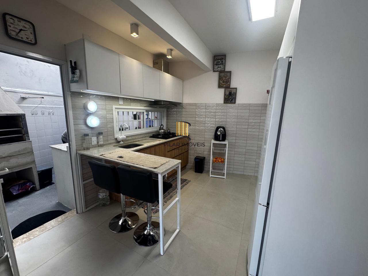 Apartamento de 2 Dormitórios totalmente reformado com churrasqueira
