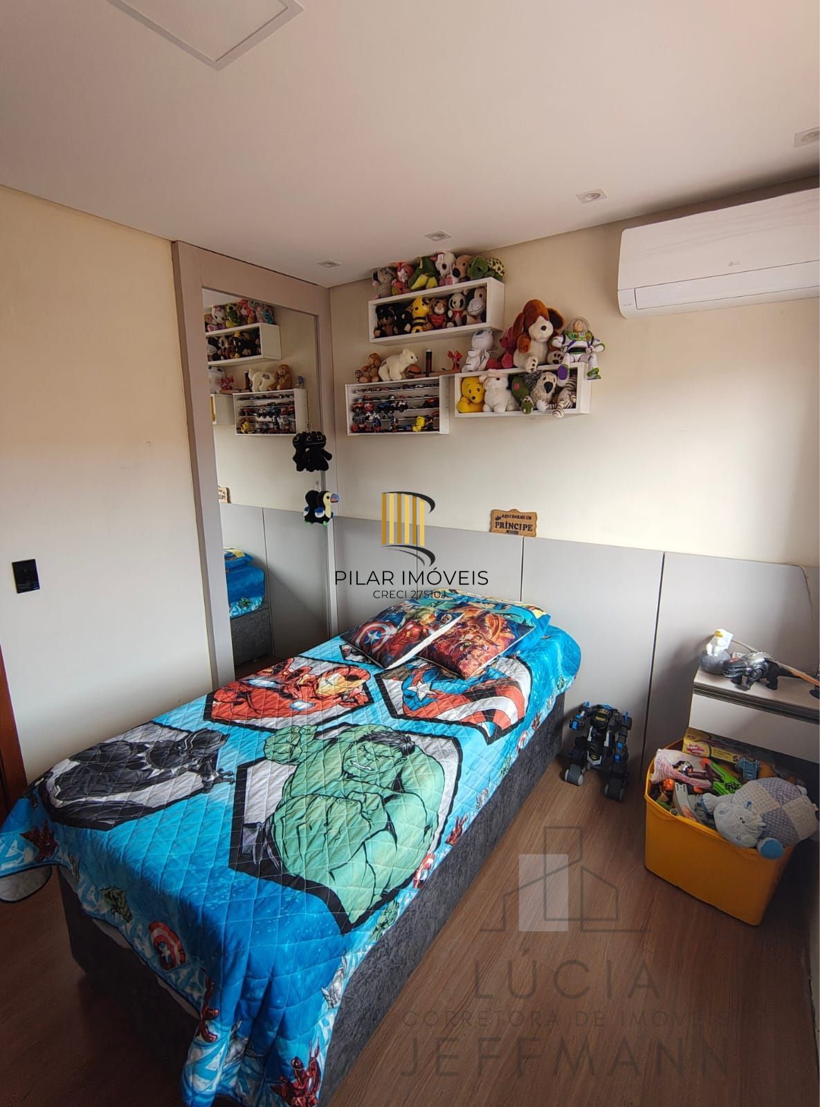 Casa em condomínio semi-mobiliada, desocupada e pronta para morar!