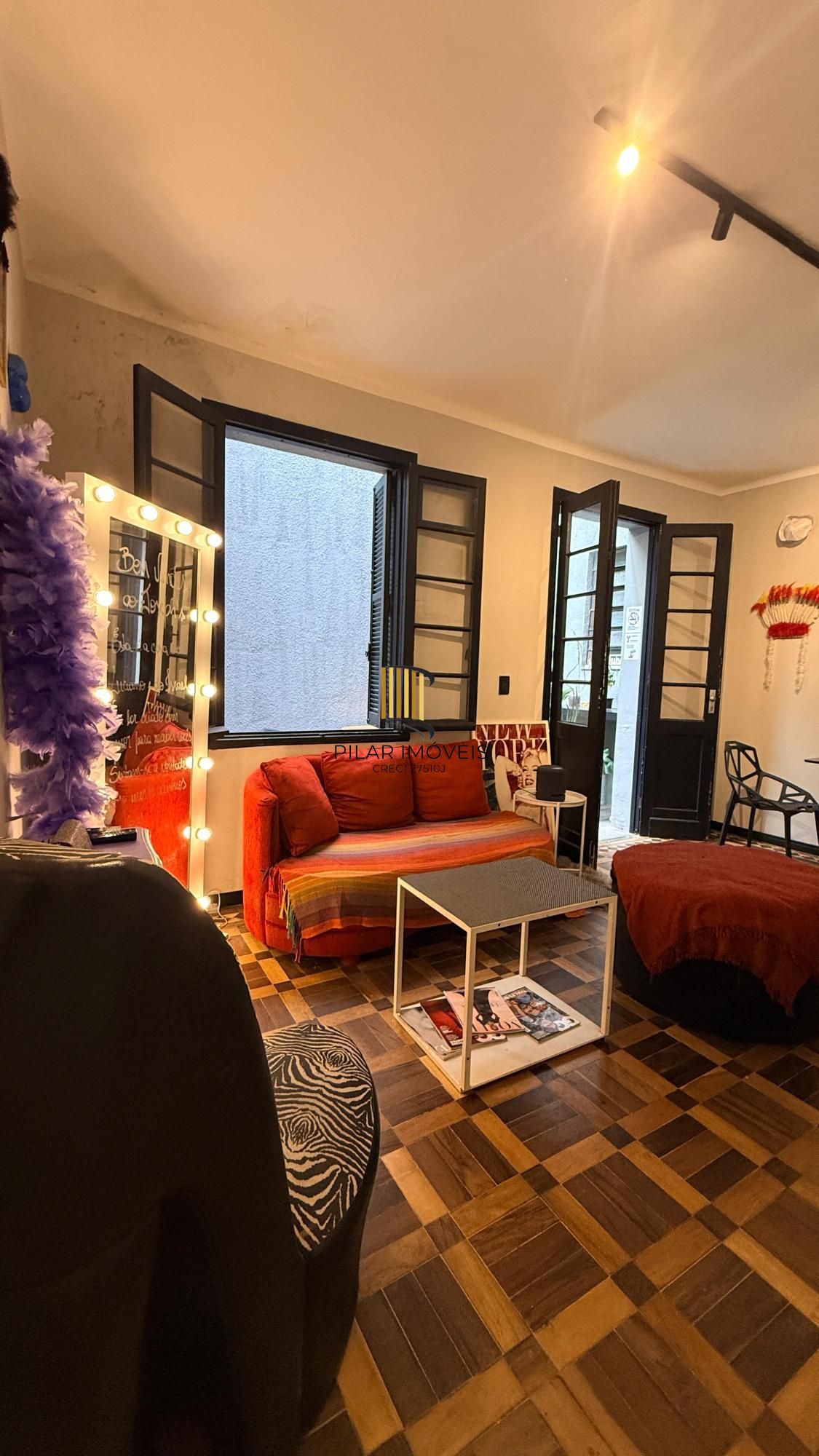 Prédio na Andre da Rocha com garagem