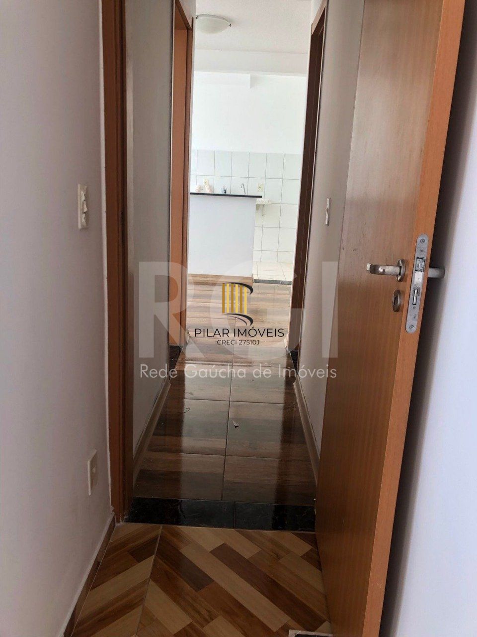 Apartamento com 2 quartos , 1 vaga em condominio fechado com portaria.