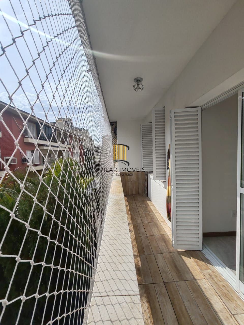 Apartamento Reformado de 2 Dormitórios com Sacada no Menino Deus, Porto Alegre