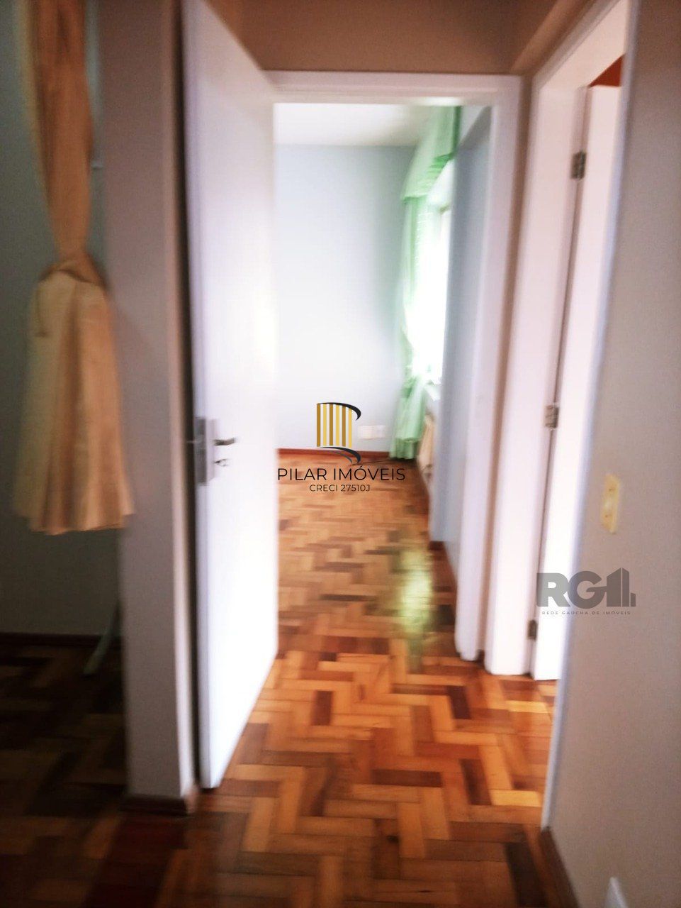 Apartamento 2 quartos, 2 banheiros e garagem na Cidade Baixa.