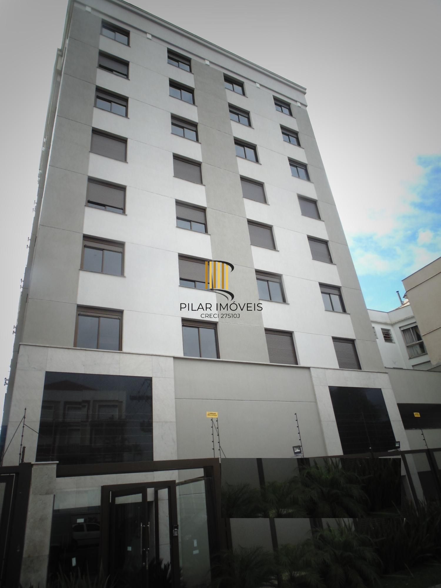 Apartamento desocupado com 2 quartos, sendo 1 suíte, 2 banheiros e garagem coberta escriturada.