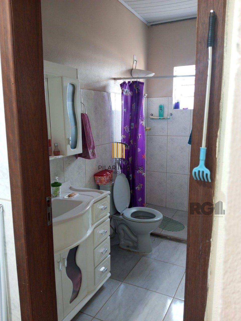 Casa de 1 dormitório, com uma garagem, bairro Rubem Berta- Porto Alegre