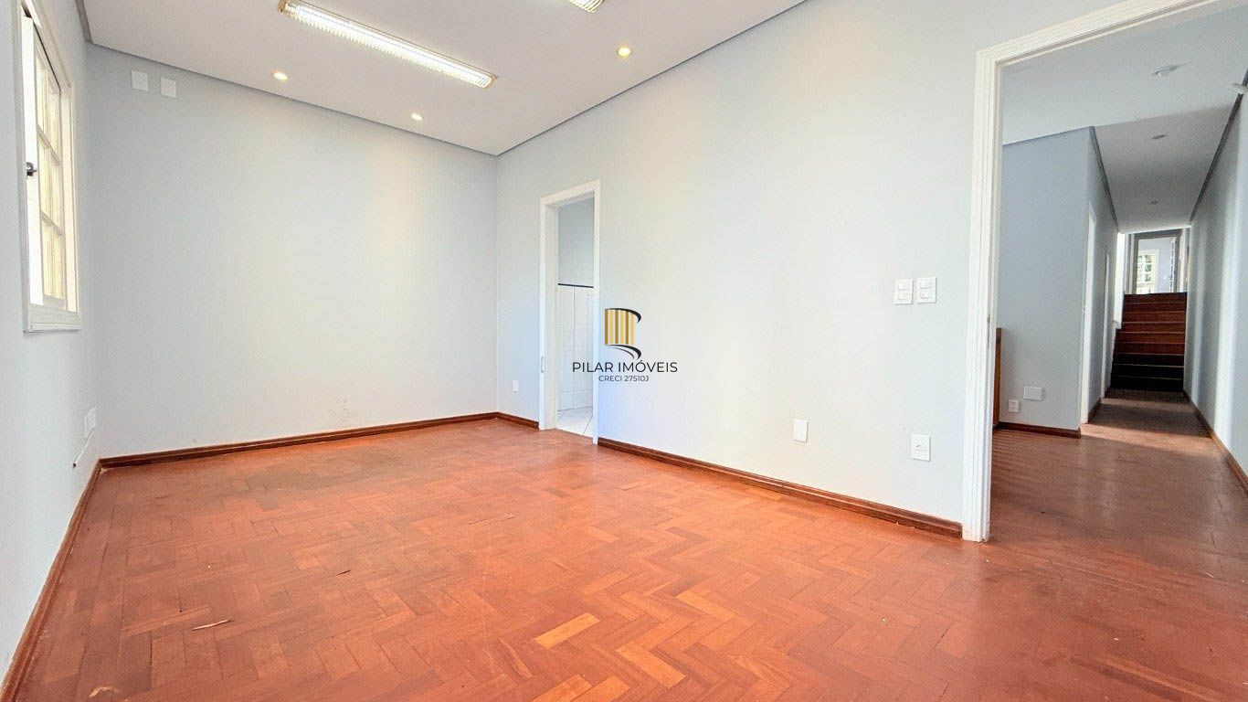 CASA 230m² 5 QUARTOS/SALAS, 3 VAGAS DE GARAGEM - USO RESIDENCIAL OU COMERCIAL