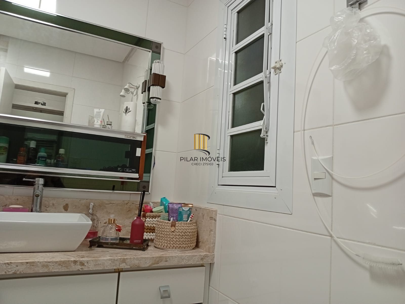 Casa com 5 quartos , 7 banheiros e pátio!