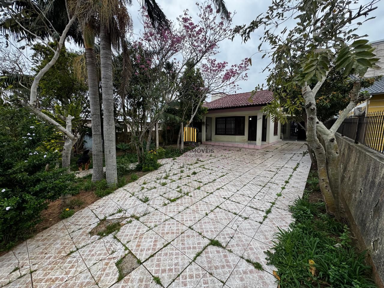 Casa residencial com 4 quartos, 3 banheiros e 1 suíte, localizada na rua Sete de Setembro