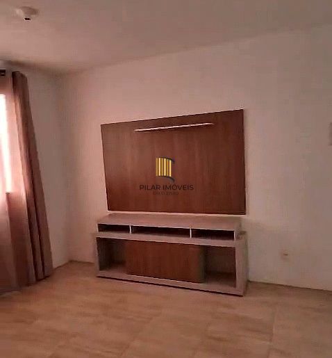 Apartamento de 2 dormitórios com garagem desocupado.
